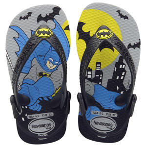 Super héroes en Havaianas